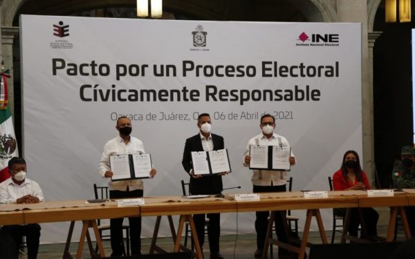 firmó el Pacto por un Proceso Electoral Cívicamente Responsable, Pacto que fue signado también por el gobernador de Oaxaca, Alejandro Murat