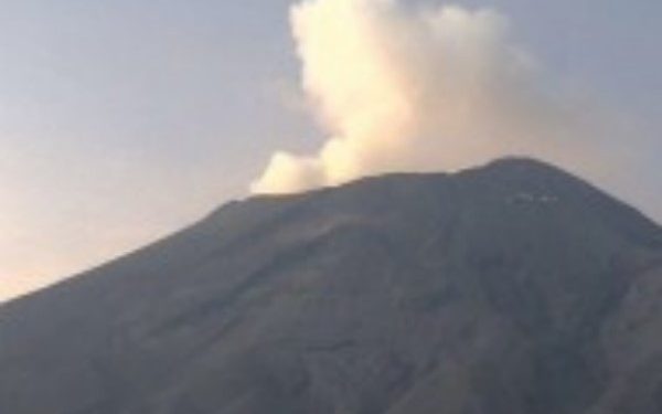 se identificaron 94 exhalaciones y 679 minutos de tremor, acompañados de gases volcánicos y ligeras cantidades de ceniza