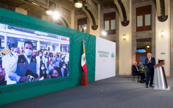 El presidente Andrés Manuel López Obrador constató el inicio de la vacunación al personal educativo de Chiapas y Veracruz.