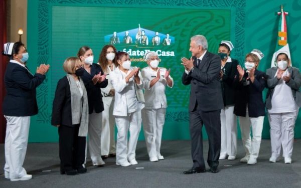 Presidente reconoce labor de enfermeras y enfermeros durante pandemia de COVID-19; declara el 12 de mayo como Día Nacional de la Enfermería