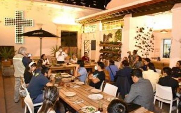 Francisco Martínez Neri, sostuvo una reunión con mujeres y hombres que integran el sector cultural.