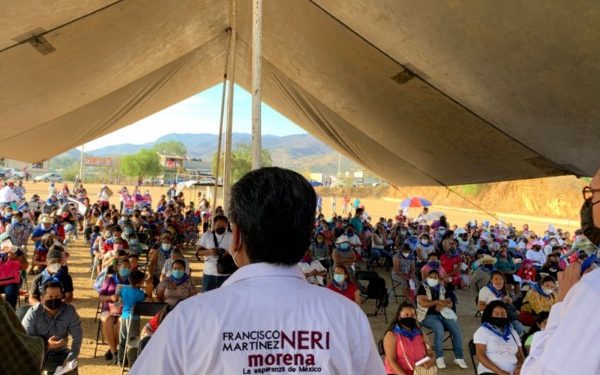 El candidato morenista sigue caminando en busca de la victoria