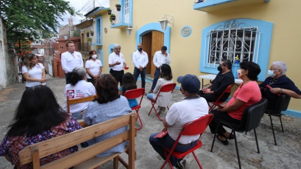 y se comprometieron a regresar los policías de barrio