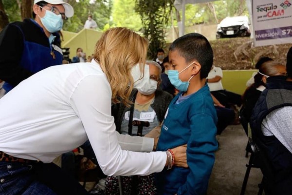 continúa cumpliendo para #CrearConstruirCrecer por Oaxaca”, refirió Ivette Morán de Murat.