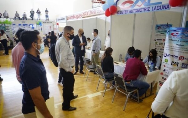 Gobierno de Coahuila promueve 800 vacantes en Feria de Empleo en Torreón
