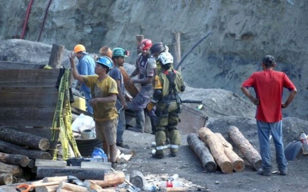 Continuarán los trabajos de rescate hasta encontrar a los 3 mineros atrapados en Múzquiz