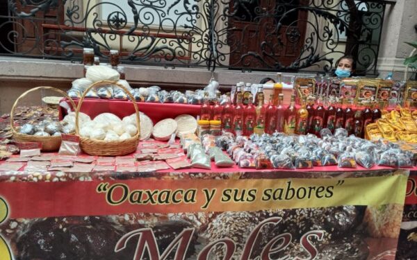 que se presenta en el patio del Museo Nacional de la Máscara hasta el 27 de junio