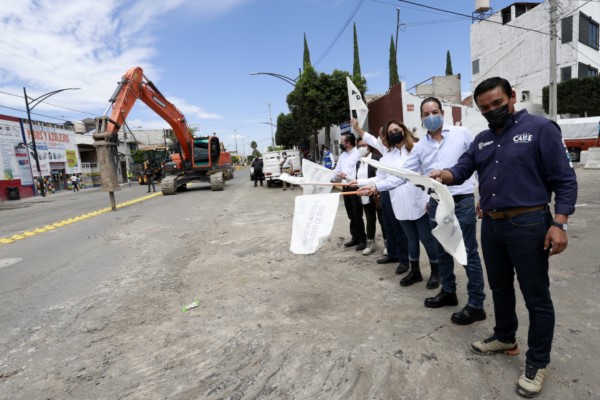 obra que comprende del panteón al centro y beneficia a cerca de 15 mil habitantes.