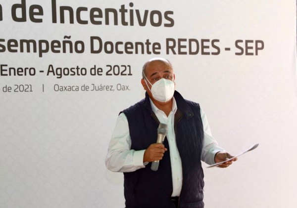 ·         El Director General expuso que con este apoyo se incentiva a las y los docentes que amplían su jornada laboral con horas adicionales a la semana