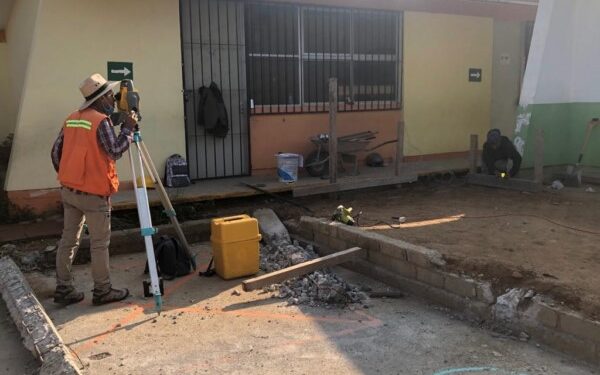 La secretaría a cargo de Javier Lazcano Vargas construyó 13 aulas, una biblioteca, dos bardas perimetrales y un área de usos múltiples para beneficiar a estudiantes de diversos municipios del estado