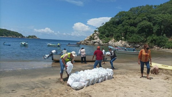 Los apoyos entregados beneficiaron a más de 900 personas