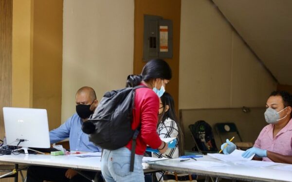 ·         Como lo ha instruido el director general, Francisco Ángel Villarreal la entrega de becas se realiza en tiempo y forma