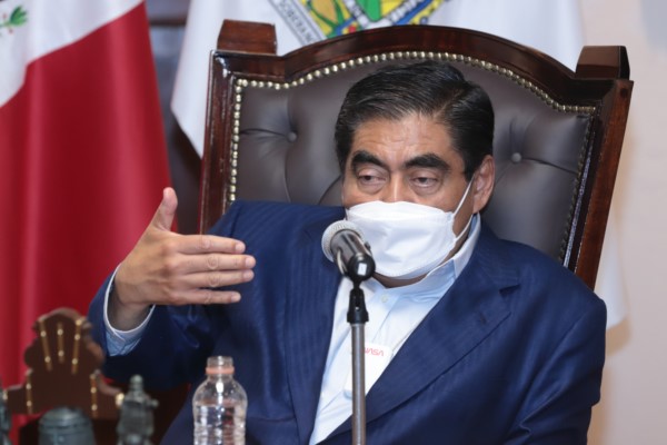 -El mandatario señaló que en Puebla hay libertad para que organizaciones, líderes o partidos políticos promuevan amparos -Se equivocan quienes creen que obtendrán un beneficio, afirmó Barbosa Huerta