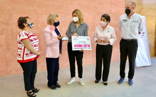 Ivette Morán de Murat, exhortó a las oaxaqueñas a autoexplorarse, ya que dijo: “la autoexploración es una forma de prevenir este mal; como mujeres debemos procurarnos, cuidar de nuestra salud y sobre todo acudir a nuestro médico