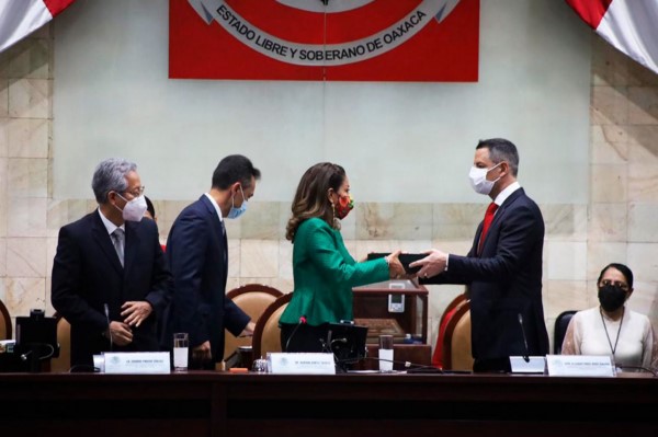 ●       Destacó que las acciones realizadas acorde al Plan Estatal de Desarrollo 2016-2022, son resultado del trabajo en equipo, pluralidad, madurez y civilidad entre los Tres Poderes
