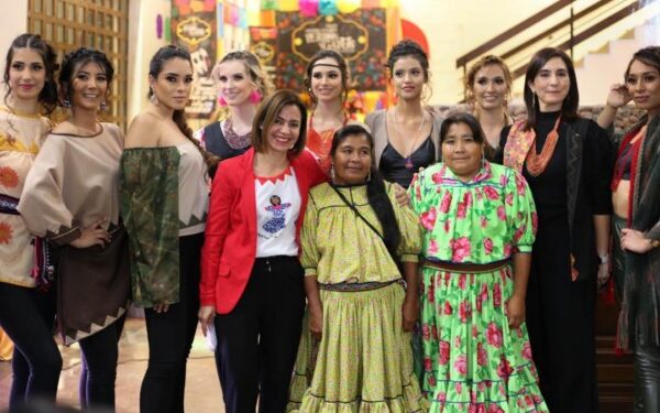 , prendas que fueron modeladas por las diez participantes finalistas de la etapa estatal de este certamen de belleza.