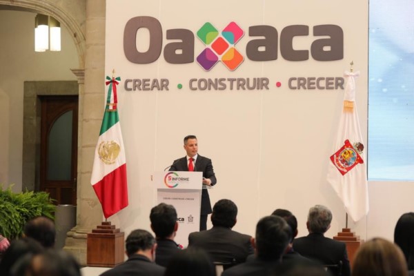     Desde Palacio de Gobierno, el Mandatario Estatal informó al Pueblo de Oaxaca el estado que guarda la administración pública correspondiente al ejercicio 2021