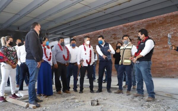 ·         El Gobernador supervisó el avance de la construcción del Centro de Capacitación, Innovación y de Negocios sobre el Mezcal en Santiago Matatlán