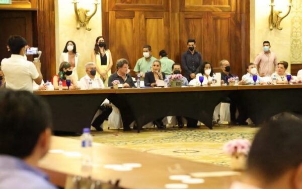 *Reconocen la trayectoria de notarios con más de 30 años de actividad profesional
