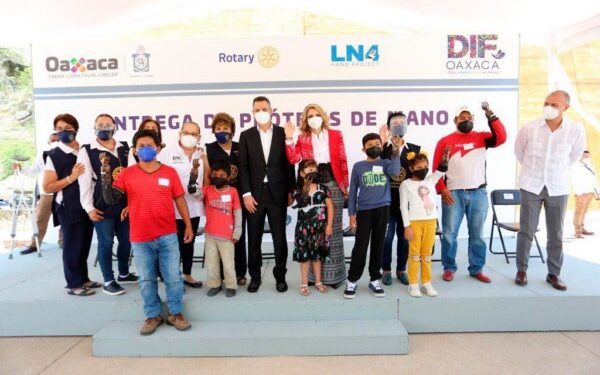 Gracias al Sistema Estatal DIF Oaxaca, el Club Rotario “Guelaguetza” y la Fundación LN4 Hand Project, 68 personas son beneficiadas con prótesis de mano