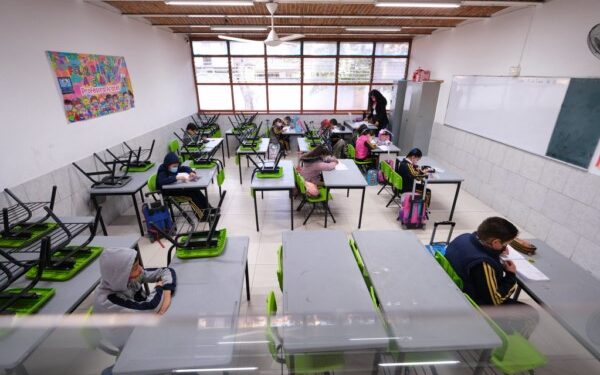 Todos los planteles deberán continuar con la implementación de los protocolos sanitarios establecidos