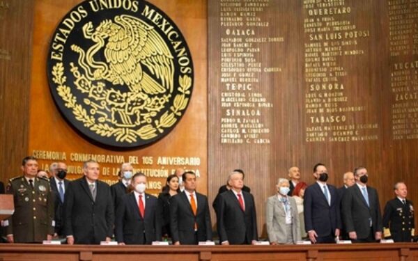 el mandatario estatal convocó a renacer el espíritu de la Carta Magna, y su inquebrantable vocación por la reconciliación.