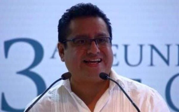 Hernández Cuevas como director general de los Servicios de Agua Potable y Alcantarillado de Oaxaca (SAPAO).