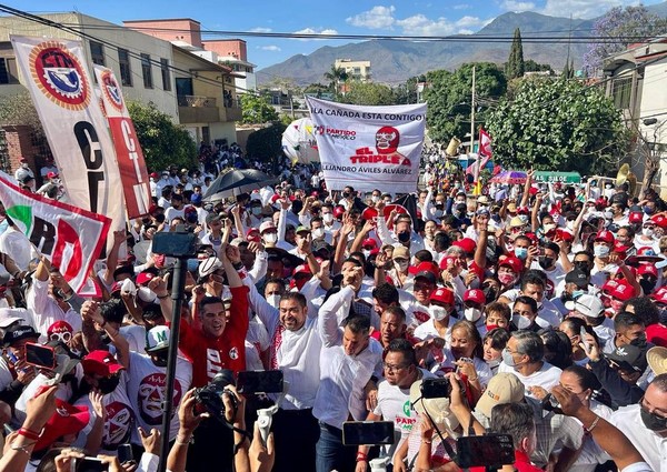 avanzaremos por una ruta de desarrollo y bienestar para los Oaxaqueños ,