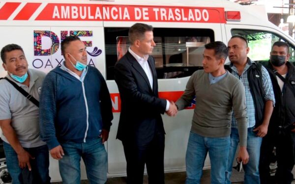 entregó las llaves de las unidades a las autoridades municipales