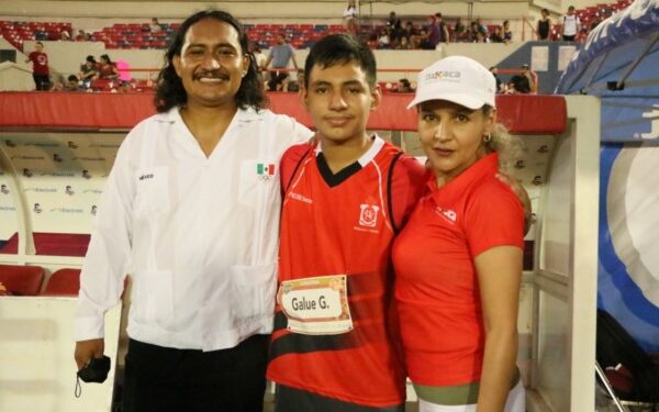 primer lugar en atletismo y el tercero en karate