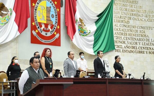 gobiernos federal y estatal apoyen a las familias de las víctimas del tráiler abandonado en San Antonio Texas,