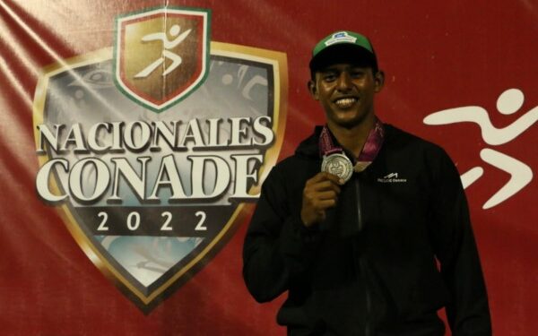     Edson Matus en jabalina y Abraham Peña en marcha, se cuelgan la medalla