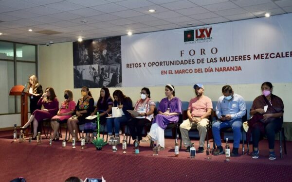 *Mediante el foro “Retos y oportunidades de las mujeres mezcaleras”,