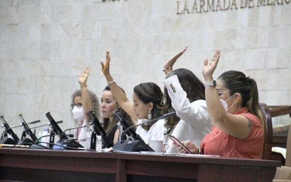 desarrollar programas para la prevención de embarazos en las niñas y adolescentes,