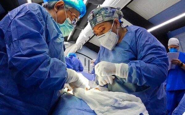 y su equipo realizaron 21 procesos quirúrgicos durante esta jornada