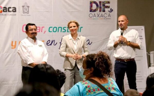 la terminaremos con mucho trabajo y amor por Oaxaca”, expresó.