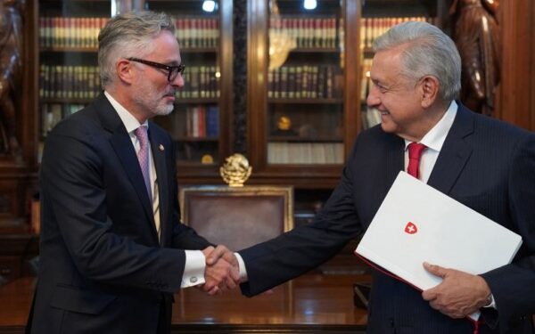 en Palacio Nacional las cartas credenciales de seis embajadores designados.
