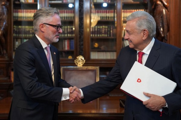 en Palacio Nacional las cartas credenciales de seis embajadores designados.