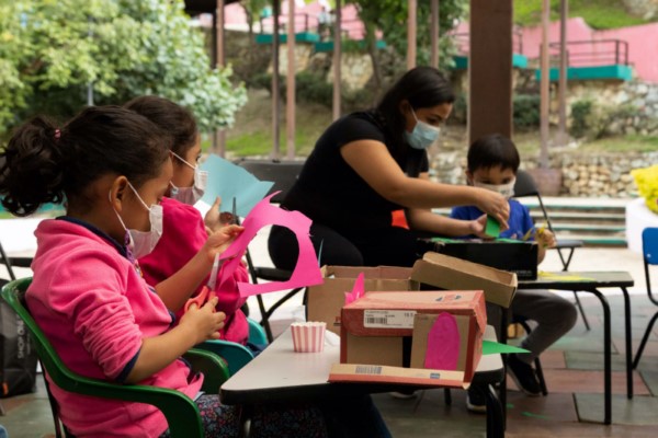 Peques juegan y aprenden en el Taller Arquitectura para la Infancia