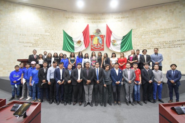 jóvenes universitarios, en el Congreso de Oaxaca se realizó un foro informativo de las actividades legislativas