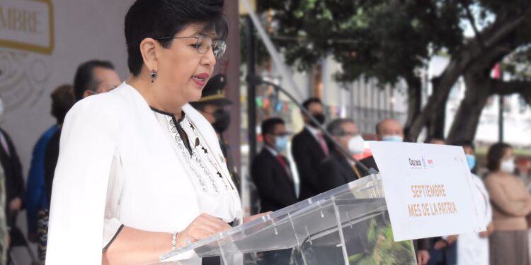 Durante el evento, reconoció la labor del personal de Salud