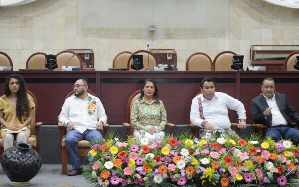 *La diputada suplente, Tanairi Cortés Loyola, rindió el primer informe legislativo en el Congreso de Oaxaca.