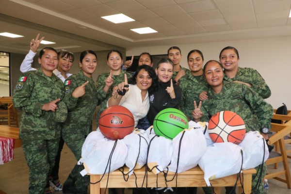          El equipo femenil se coronó campeón y el varonil obtuvo el tercer lugar en basquetbol