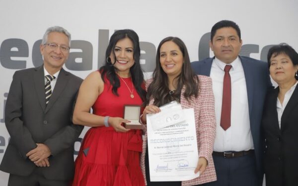 Alejandro Murat Hinojosa, reconoció la labor que realizan las y los servidores públicos a favor de la construcción de la grandeza Oaxaca.