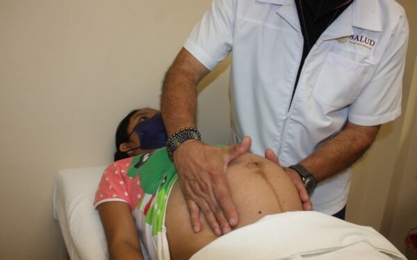         Exhortan a mujeres en gestación, ante síntomas de alarma acudir de inmediato al médico