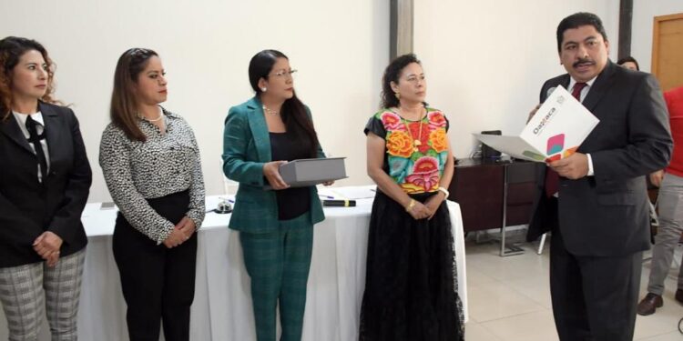 cumple con las y los oaxaqueños al rendir cuenta del estado que guarda la Administración Pública de Oaxaca