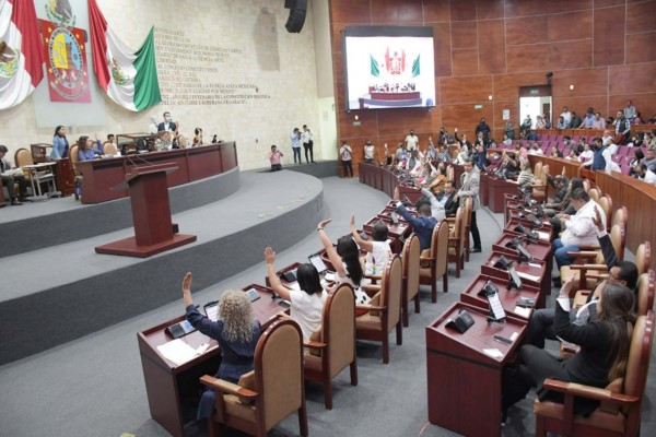 sesionó de manera extraordinaria para aprobar seis dictámenes de la Comisión Permanente de Hacienda