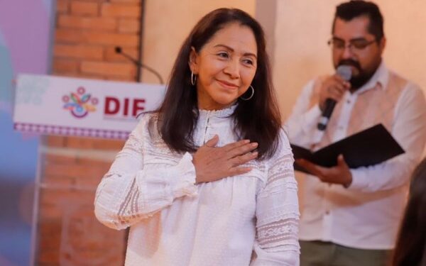 Exhortó a sus colaboradores a desempeñarse con honorabilidad, responsabilidad y con profunda vocación,