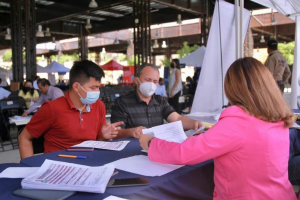 registró y entregó acreditaciones a mil 535 autoridades, de 166 municipios, en el Centro Cultural y de Convenciones de Oaxaca