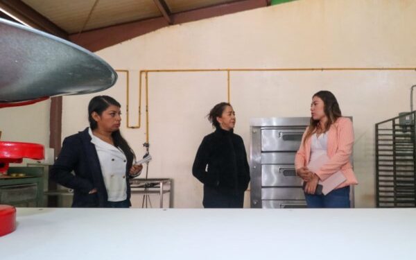 conoció las condiciones de ambos espacios y platicó con los colaboradores